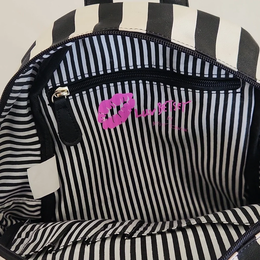 Betsey Johnson Frenchie Puppy Dog Backpack. Quilted Pink Black White. Size 13x11